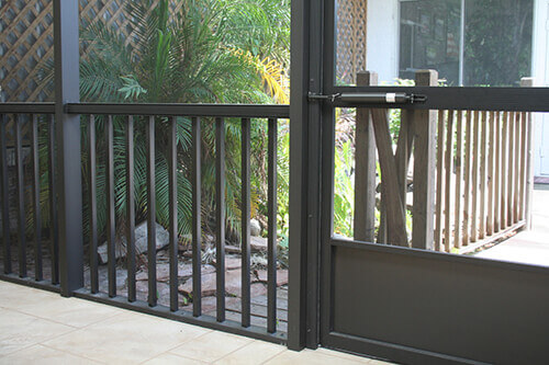 Screen Enclosure - Integrated Railing System
